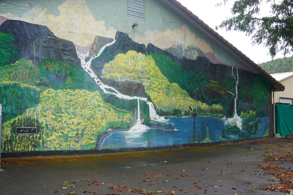 A picture of a Mural on the Moose Lodge building by artist Jerry Hurley.